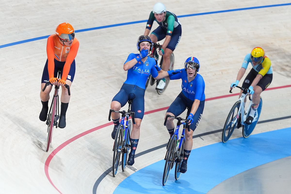 Picture by Zac Williams/SWpix.com - 09/08/2024 - Paris 2024 Olympic Games - Track Cycling - National Velodrome, Saint-Quentin-en-Yvelines, France - Women's Madison Final - Chiara Consonni (Italy) and Vittoria Guazzini (Italy) celebrates winning the Women's Madison to become Olympic Champion