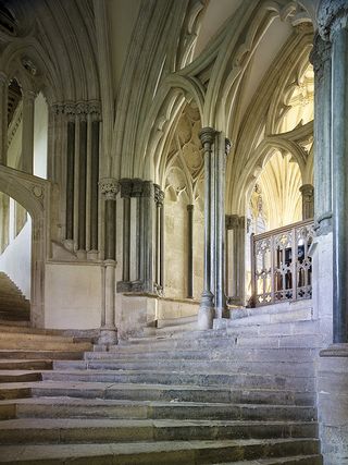 cathedral close wells