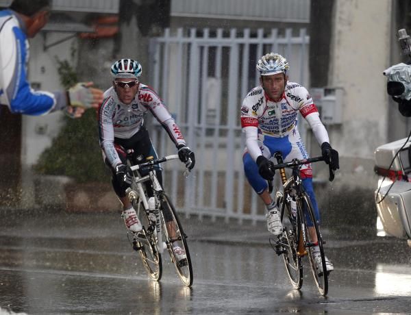 Philippe Gilbert (Omega Pharma-Lotto) and Michele Scarponi (Androni) ahead of the final climb.