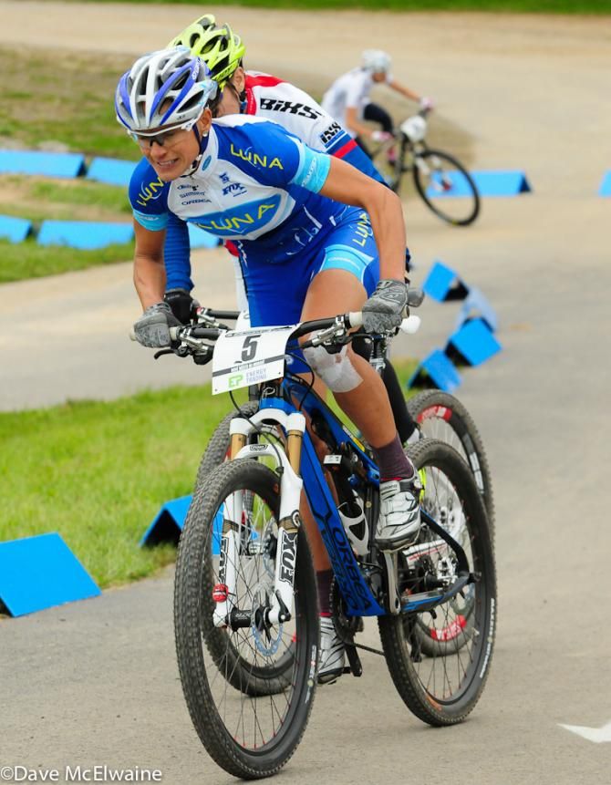 Katerina Nash (Luna Pro Team) leading her heat on the pavement