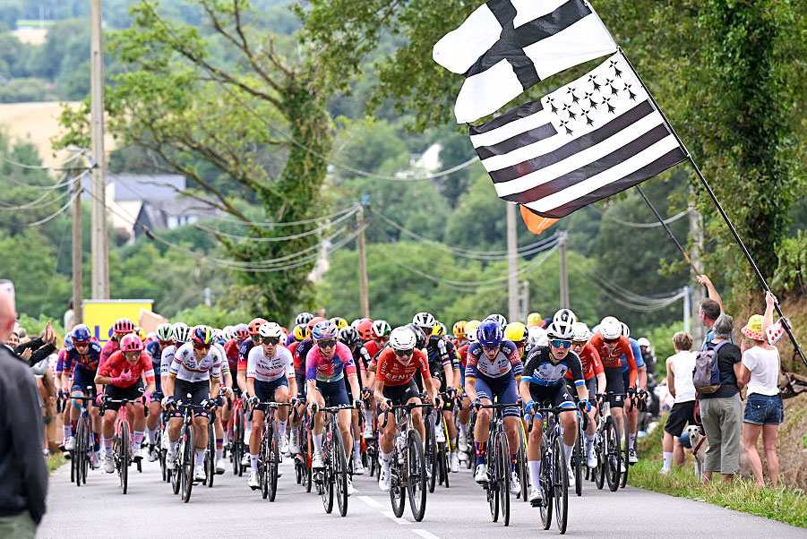 PLUMELEC, FRANCE - JULY 26: (L-R) Cecilie Uttrup Ludwig of Denmark and Team CANYON//SRAM zondacrypto, Franziska Koch of Germany and Team Picnic PostNL and a general view of the peloton competing during the 4th Tour de France Femmes 2025, Stage 1 a 78.8km stage from Vannes to Plumelec / #UCIWWT / on July 26, 2025 in Plumelec, France. (Photo by Szymon Gruchalski/Getty Images)