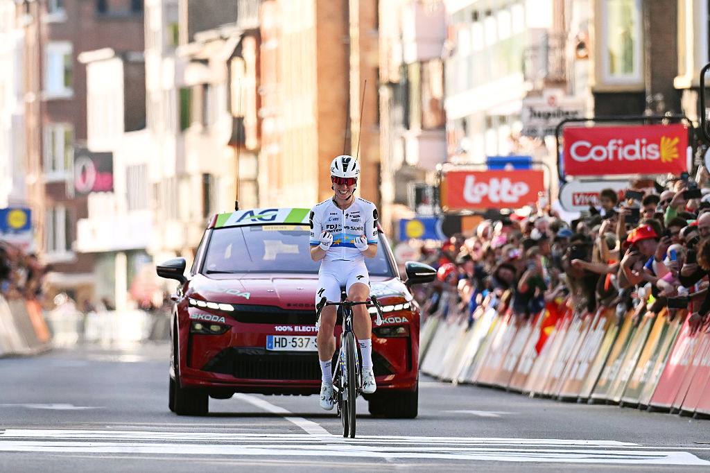 Li&egrave;ge-Bastogne-Li&egrave;ge Femmes: Demi Vollering unmatched on C&ocirc;te de la Redoute in 35km solo move to triumph with record third victory