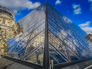 Louvre Pyramid Huawei P30 Pro