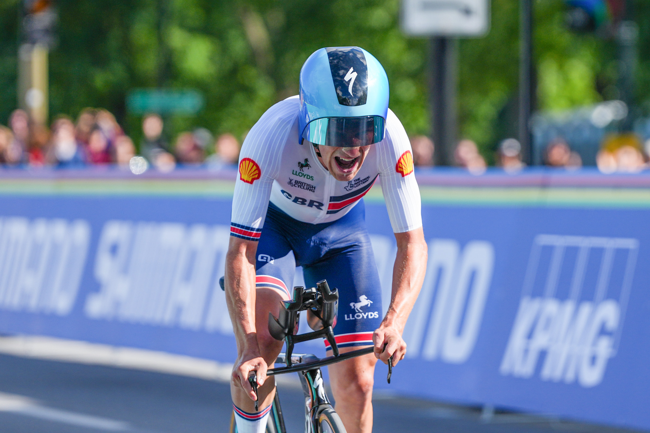 Ethan Hayter races to the finish line in the elite men's time trial at the 2026 Road World Championships