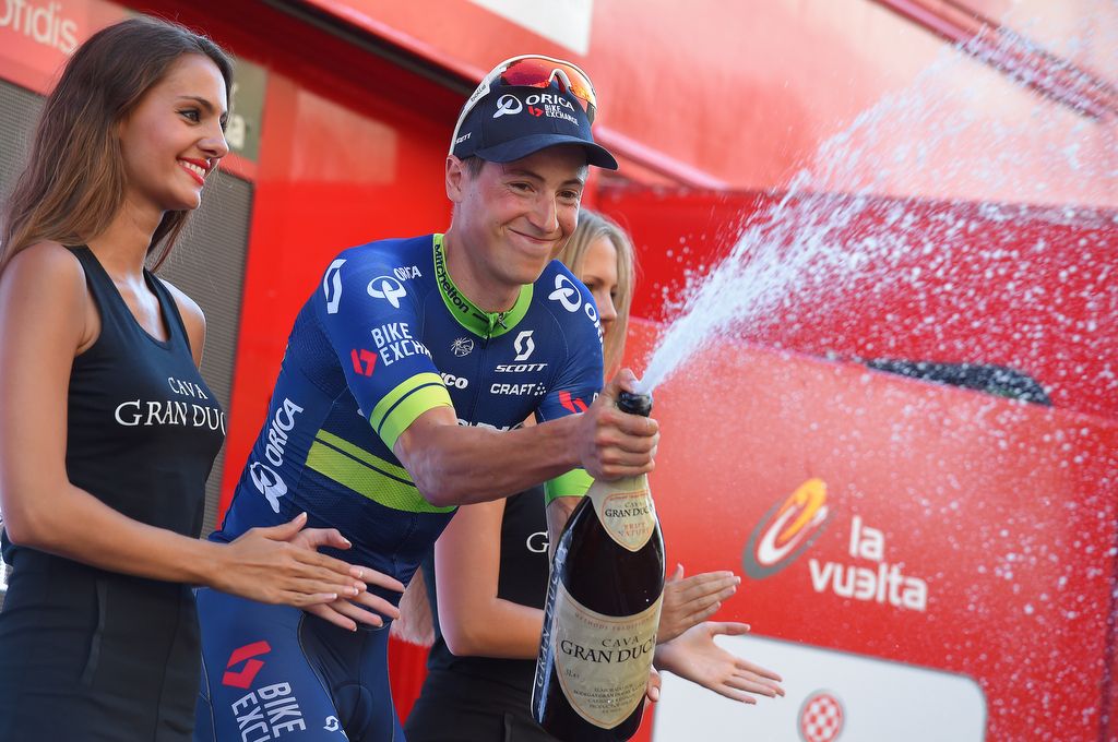 Jens Keukeleire (Orica-BikeExchange) sprays the cava