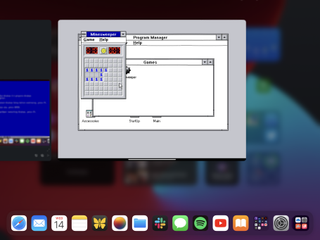 Windows 3.1 running in the multitasking pane of iPadOS 15