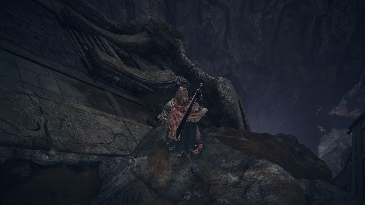 Elden Ring: Shadow of the Erdtree legendary weapons - Fissure Cross