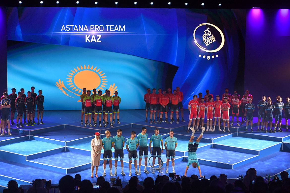 Astana at the Dubai Tour presentation with a handstand!