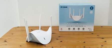 D-Link Aquila Pro AI R95 on wooden table
