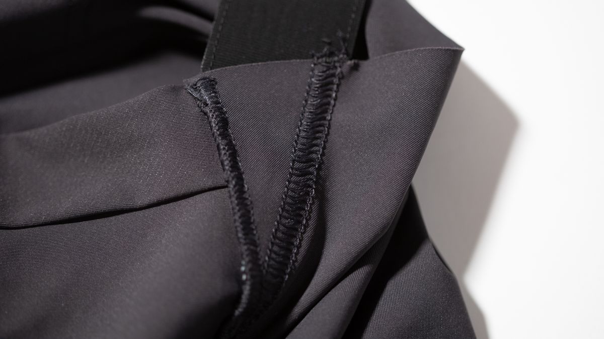 Castelli Free Aero RC bib shorts detail showing how the straps connect in the front
