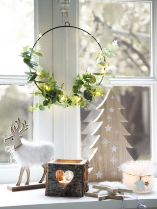 Christmas wreath decorate with plants by Maisons du Monde