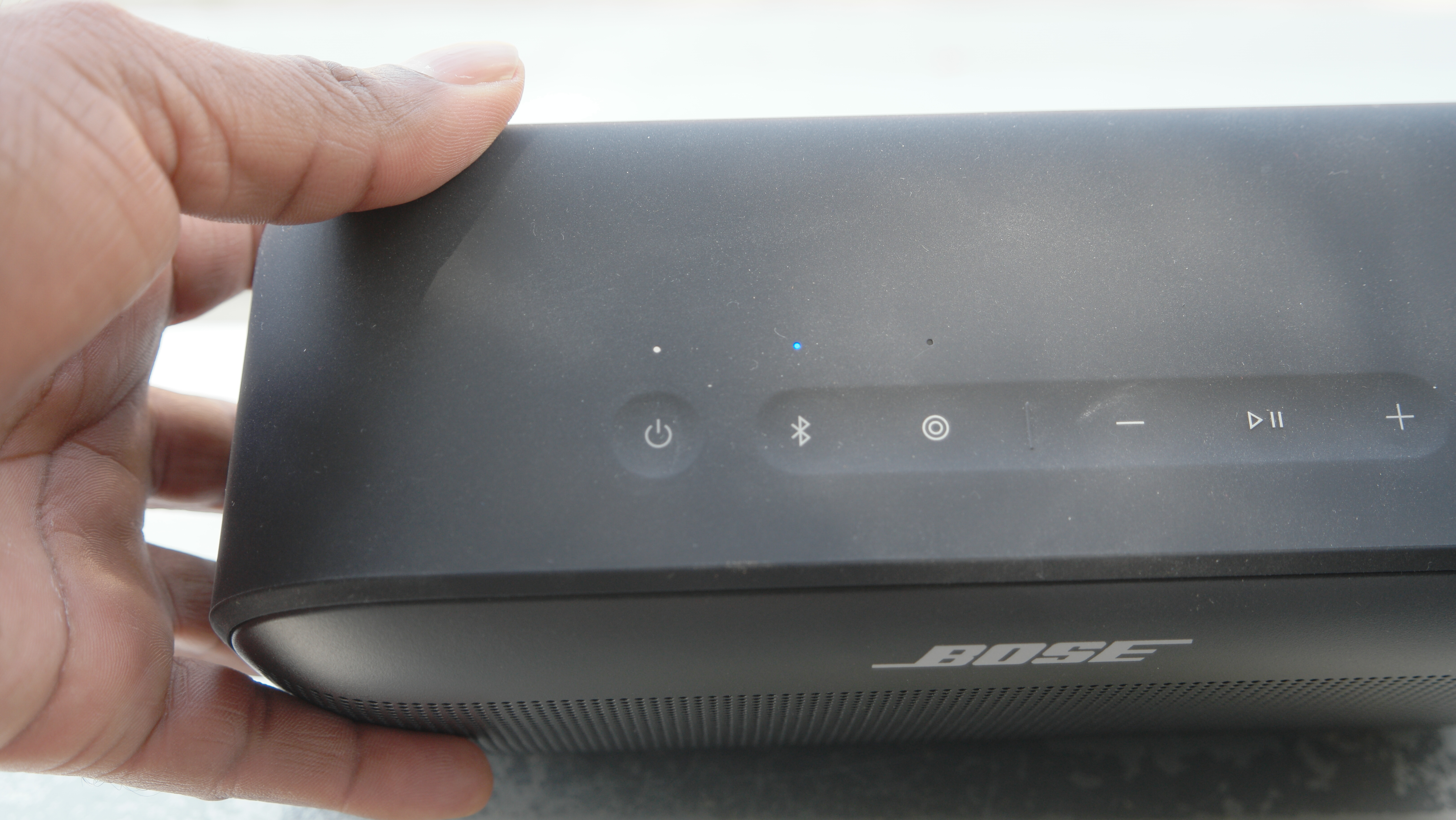 Bose SoundLink Plus Bluetooth connecting