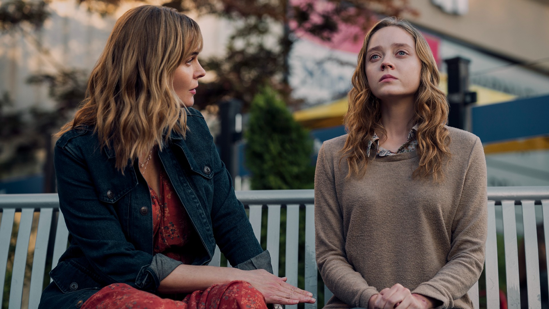 Emily Deschanel as Suzanne Mathis, Madeleine Arthur as Mae Dodd in episode 102 of Devil in Ohio