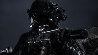 Un personaje de Call of Duty: Modern Warfare 3 sosteniendo un arma.