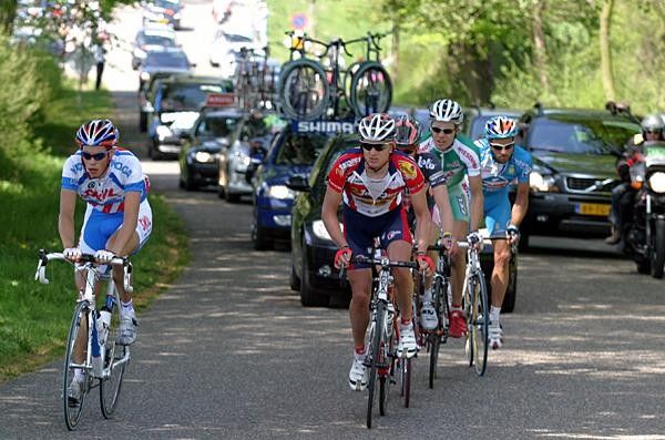 The leading group of five with Piet Rooijakkers (Skil-Shimano) in front.