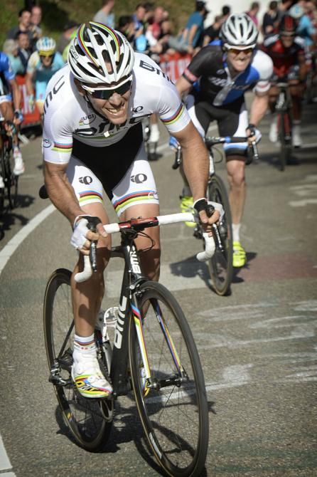 Philippe Gilbert (BMC) tries to chase down the leader on the Cauberg
