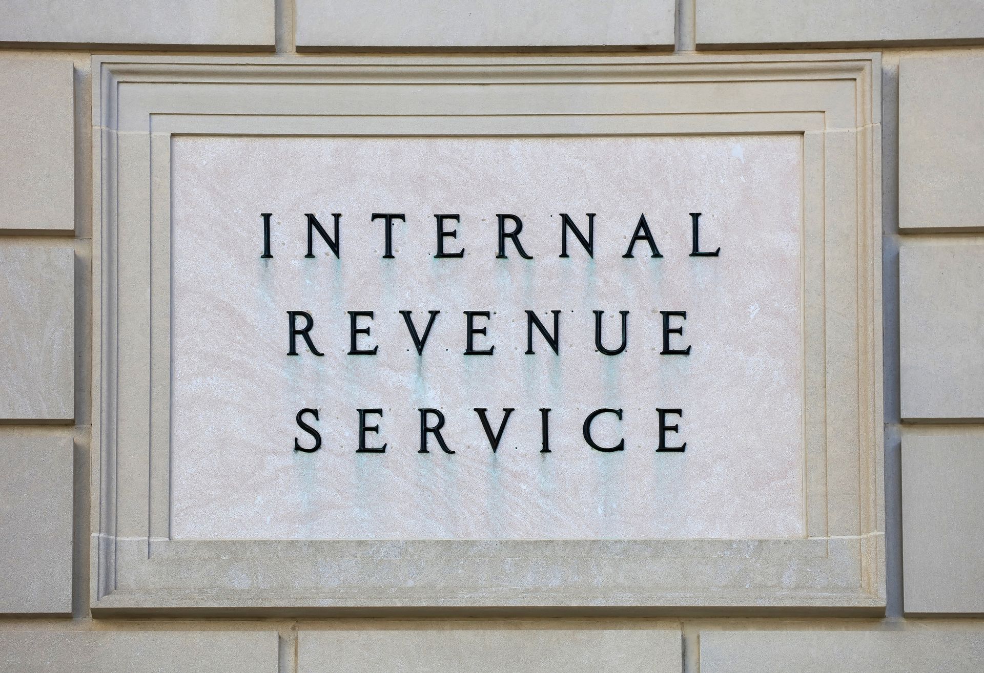 What Trump's Hiring Freeze and Firings Mean for the IRS, Taxpayers in ...