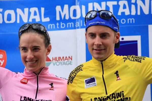 Overall leaders after Stage 3: (left) Women's Open Lea Davison with pink jersey and Men's Open Fabian Giger with yellow jersey