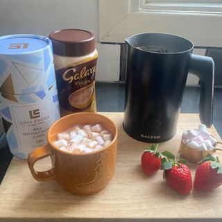 Image of Chocolatier being used to make hot chocolate at home