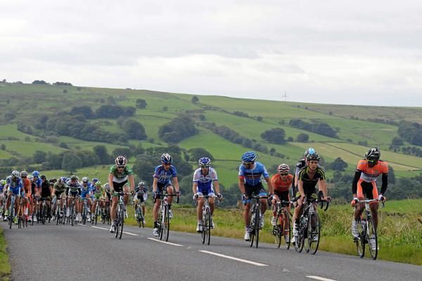 The final 23-rider breakaway starts to materialise.