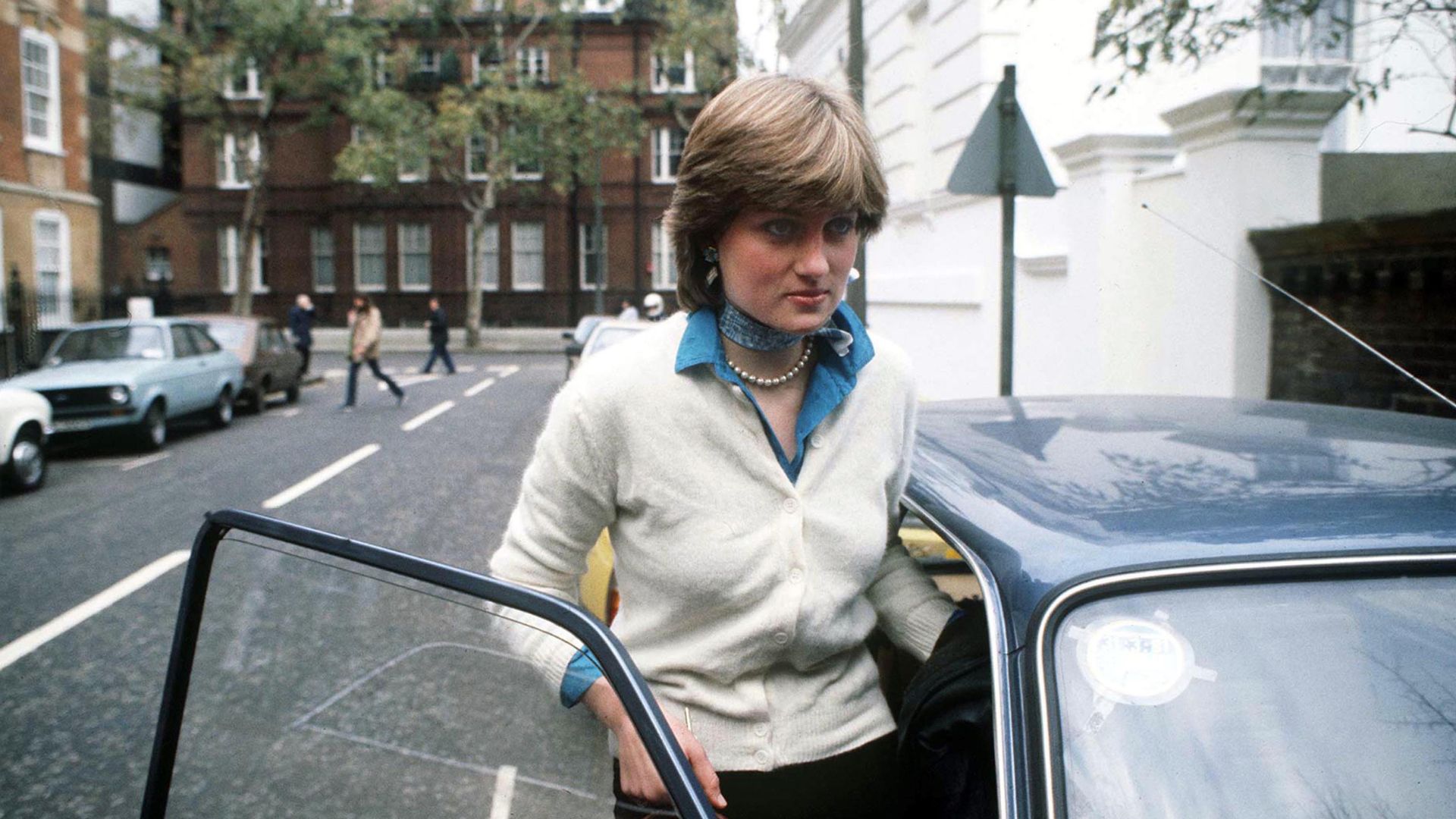Princess Diana outside her london flat