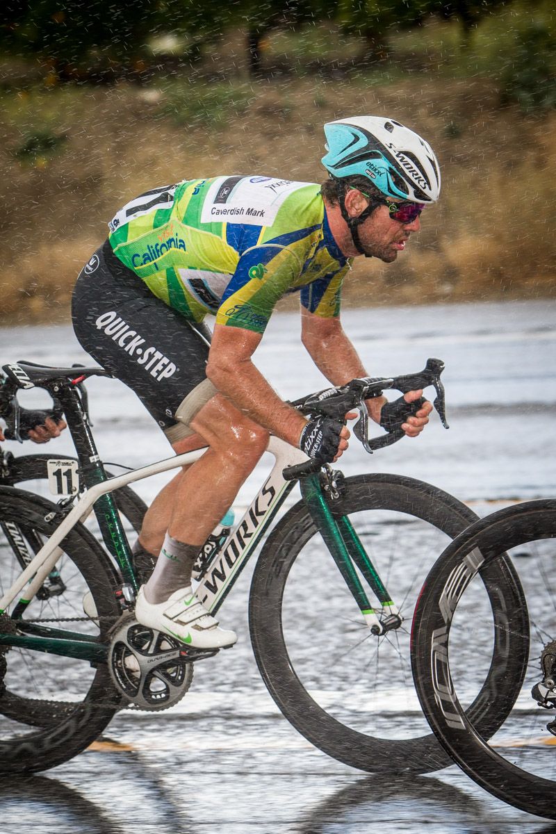 Mark Cavendish (Etixx-QuickStep) moves to the front