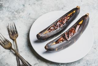 Grilled bananas with dark chocolate