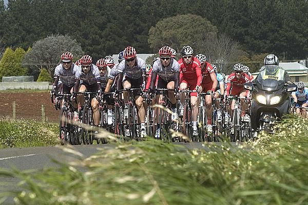 Fly V Australia began to control the peloton as they made their way towards 10 laps of a 7.9km circuit in Stanley.