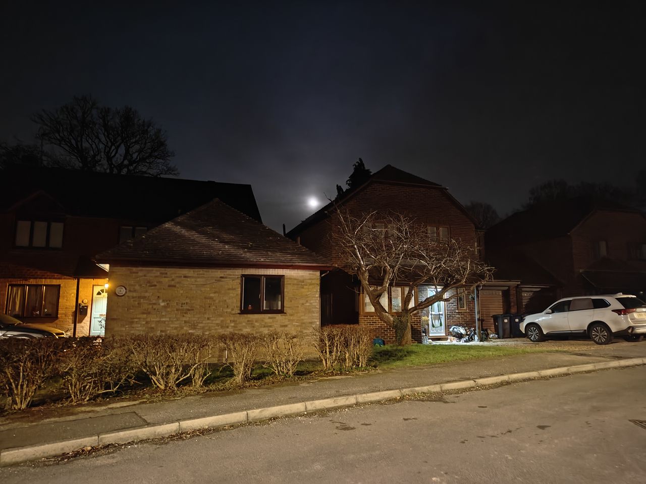 OnePlus 12R camera sample main low light moon