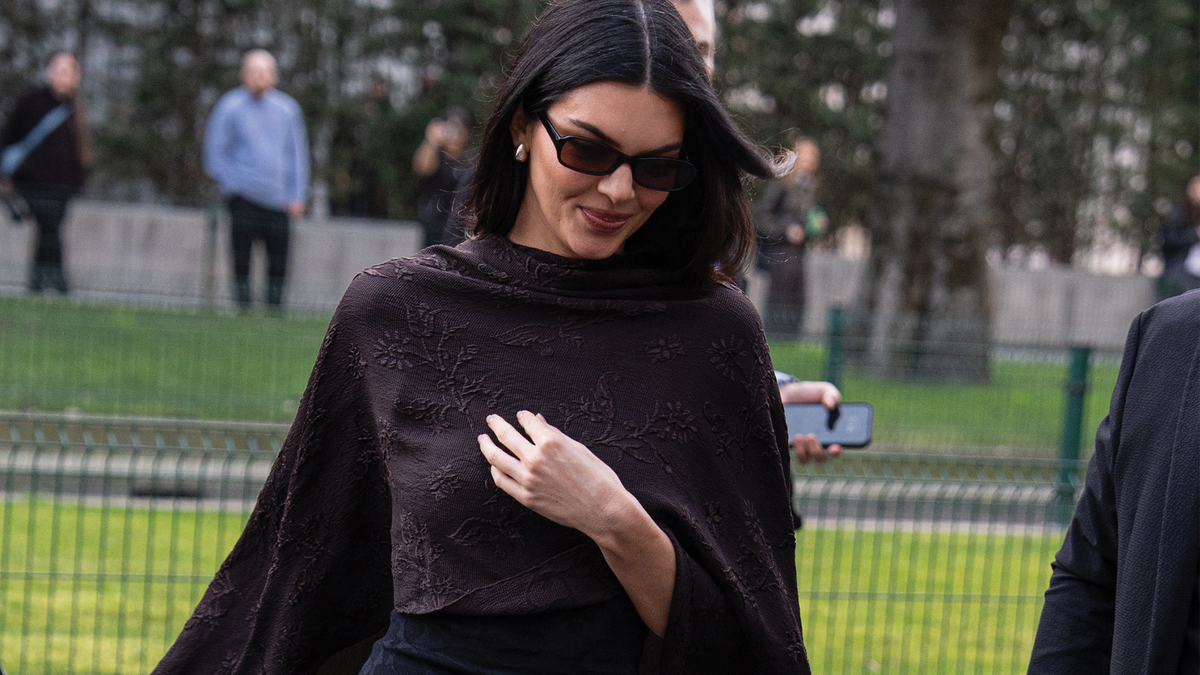 Not a Bag—This Specific Fall Accessory Instantly Marks a Fashion Girl in 2026