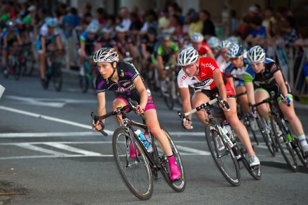 Kristen Lasasso (Mellow Mushroom-Rose Bandit Racing) leading Erica Allar at Terrapin Twilight Crit