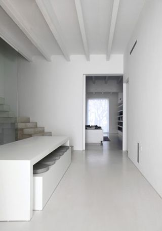 The studied yet simple use of uncluttered space links each room