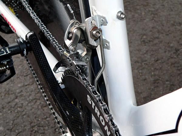 Millar is taking no chances in this year's prologue with two chainrings, a front derailleur, and an inner chain guard.