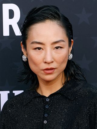 Greta Lee menghadiri Critics Choice Awards tahunan ke-29.