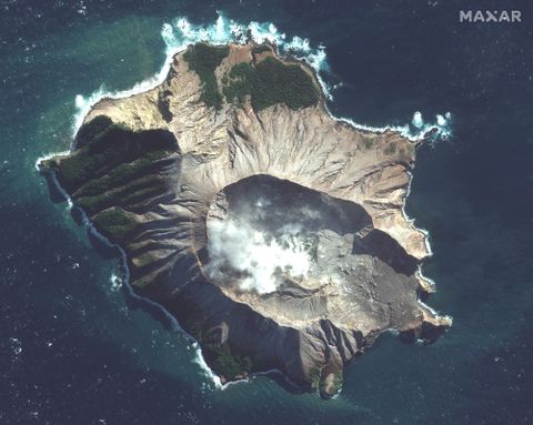 Satellite Sees Deadly New Zealand Volcano Eruption from Space (Photos ...