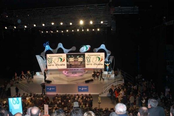 A huge crowd turned out to see what the Giro has in store for the riders this year
