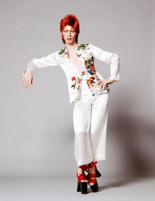Picture of David Bowie in 1973 wearing Japanese white floral costume.