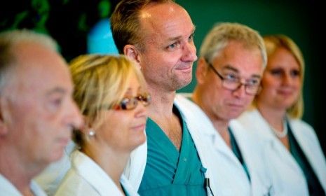 Surgeon Mats Brannstrom (center) 