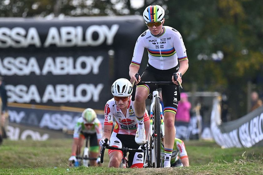 Dutch Fem Van Empel pictured in action during the women elite race of the Cyclocross Ruddervoorde, Sunday 19 October 2025 in Ruddervoorde, stage 1 (out of 7) of the Superprestige cyclocross cycling competition. BELGA PHOTO LUC CLAESSEN (Photo by LUC CLAESSEN / BELGA MAG / Belga via AFP)