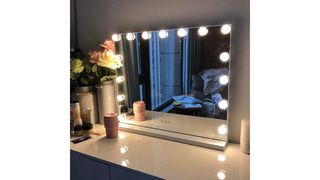 Lighted makeup mirror