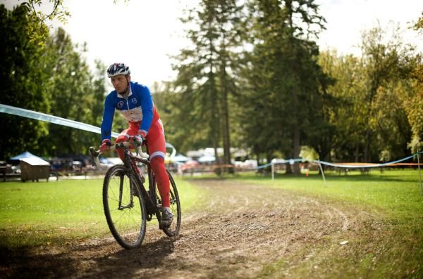 Francis Mourey warms up on the course.