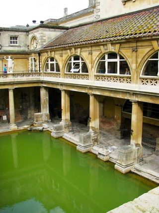 ancient-roman-baths-england-12-100812-02