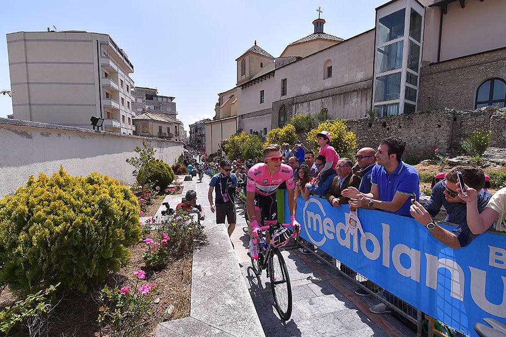 Marcel Kittel (Etixx-QuickStep) rolls to the start line of stage 4