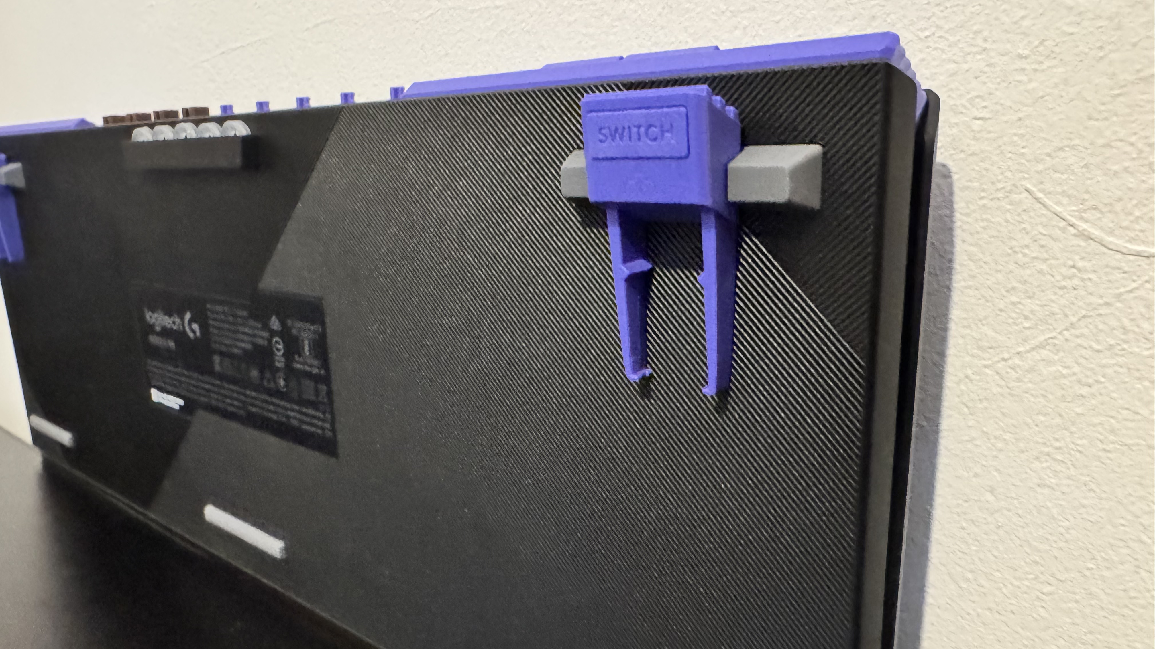 The Logitech G512 X gaming keyboard, from the back, showing that the switch puller is its feet