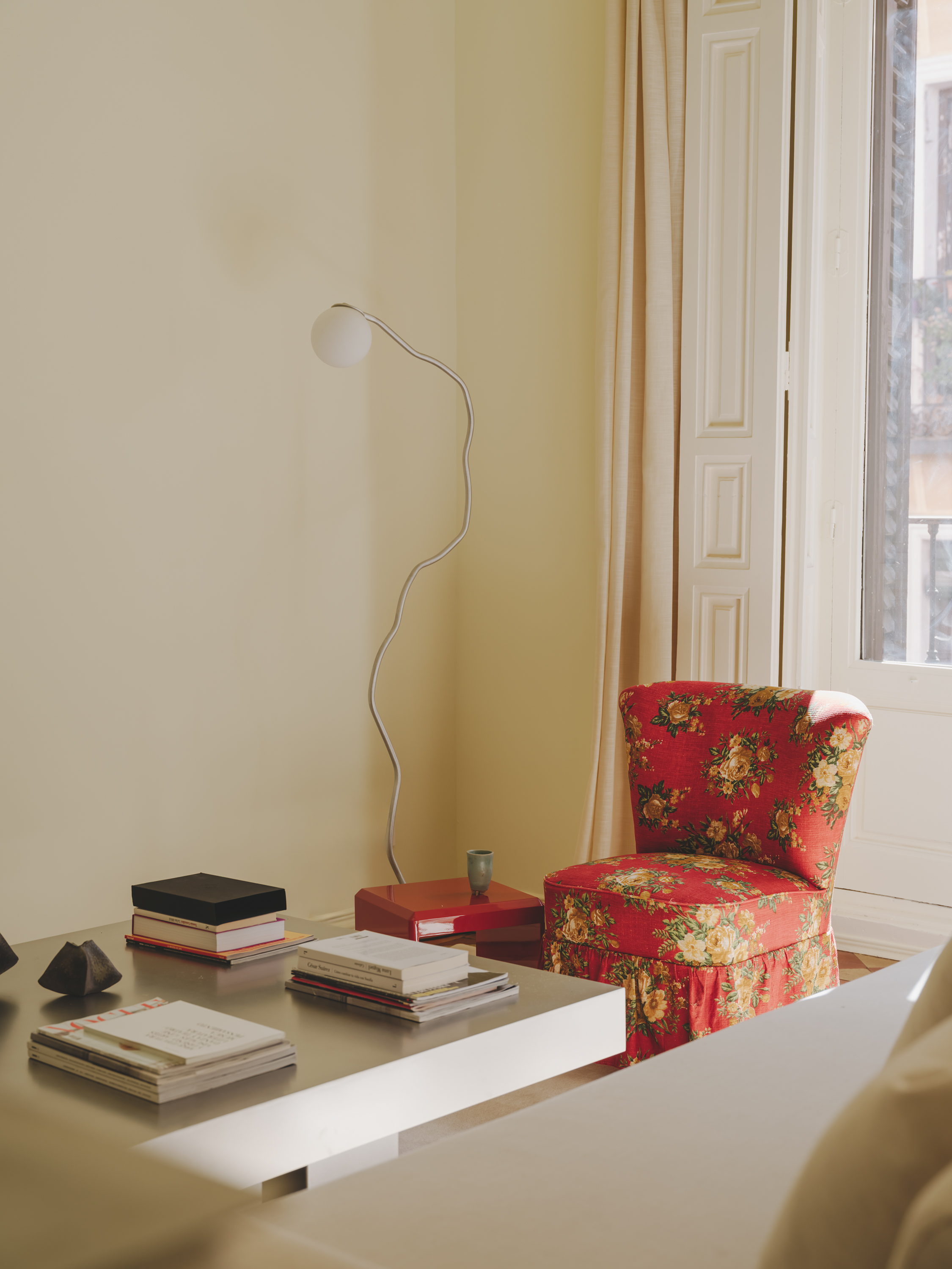 A detail of the living room.