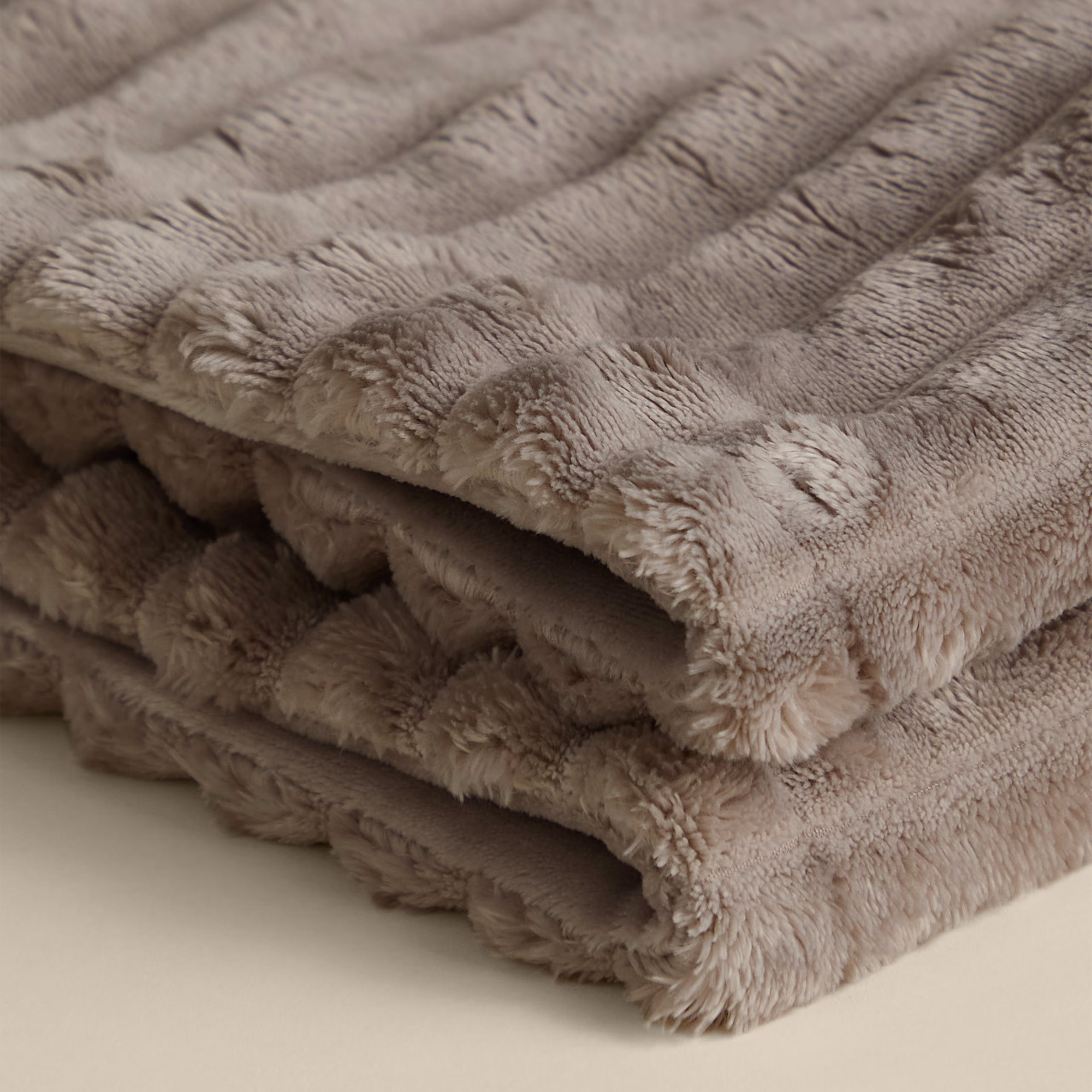 M&amp;amp;S Ribbed Fleece Electric Throw