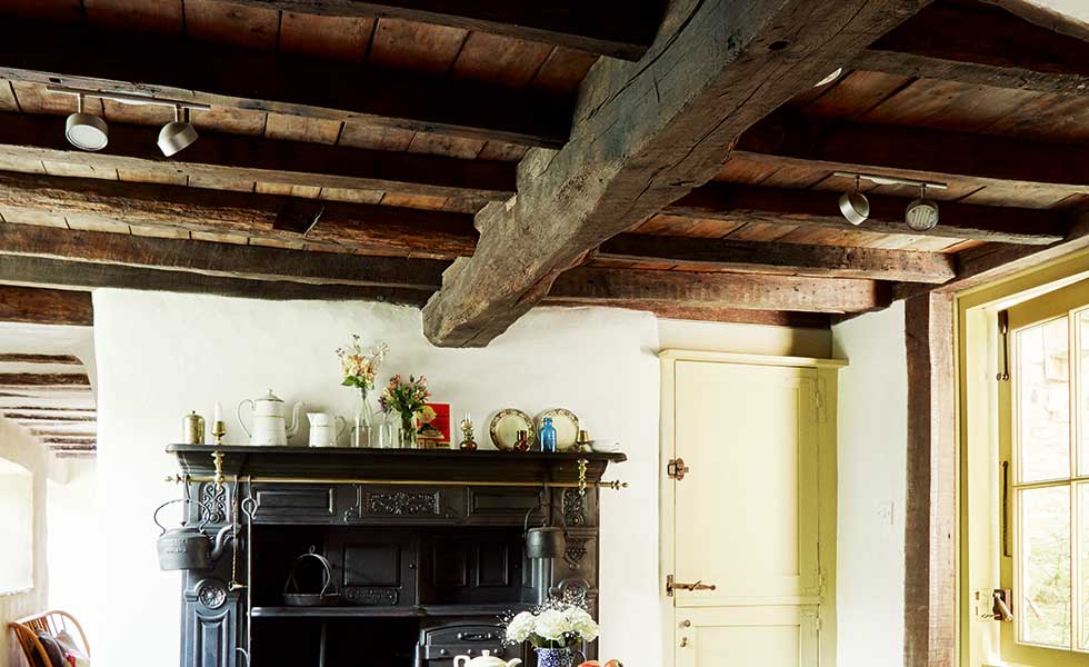 Repairing Or Replacing Timber Beams Real Homes - How To Tell Where Ceiling Beams Are