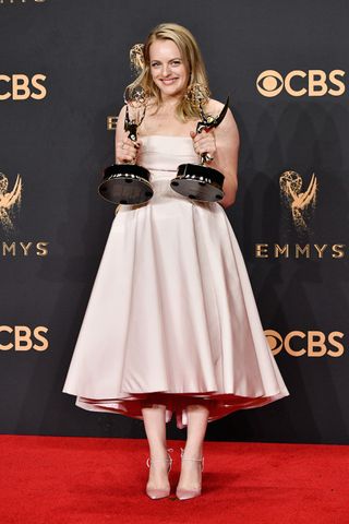 elisabeth moss emmys outfit