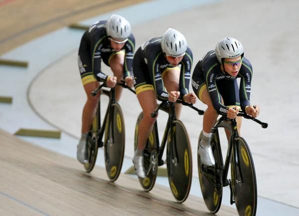Melissa Hoskins, Sarah Kent and Josephine Tomic topped the women's team pursuit qualifying.