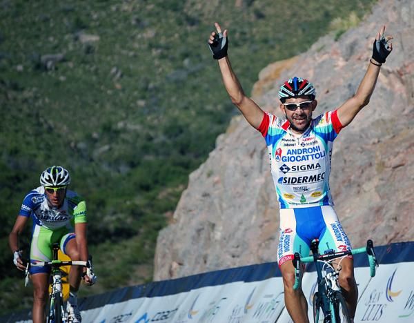 Jose Serpa (Androni - Giocattoli) celebrates his stage win atop the 5km Mirador Del Potrero ascent.